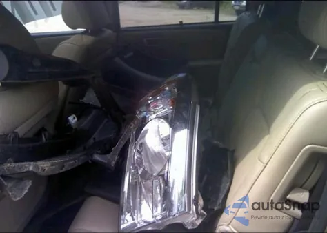 2011 Honda Pilot Touring из США, поврежденный, VIN 5FNYF4H92BB099646